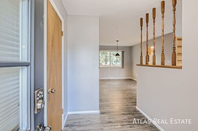 Building Photo - 2306 Zane Pl