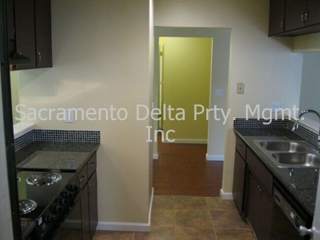 Foto del edificio - 2 Bedroom 1 Bathroom Home in Pocket/Greenh...