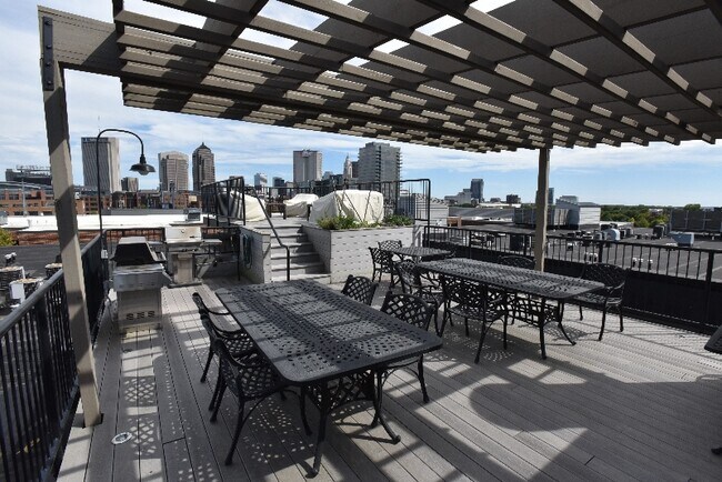 Foto del edificio - 448 W Nationwide Blvd