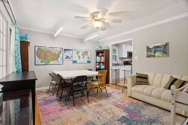 Building Photo - 203 Pinehurst Dr