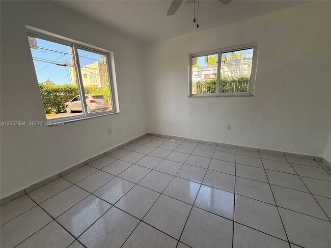 Foto del edificio - 1860 SW 22nd St