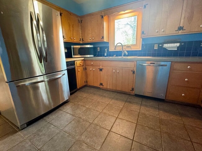 Building Photo - 401 Oakfield Dr