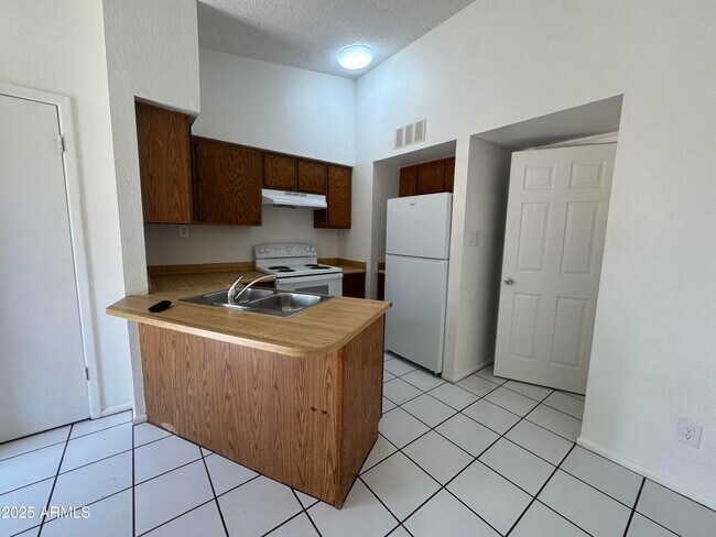 Foto del edificio - 302 S Westfall Ave