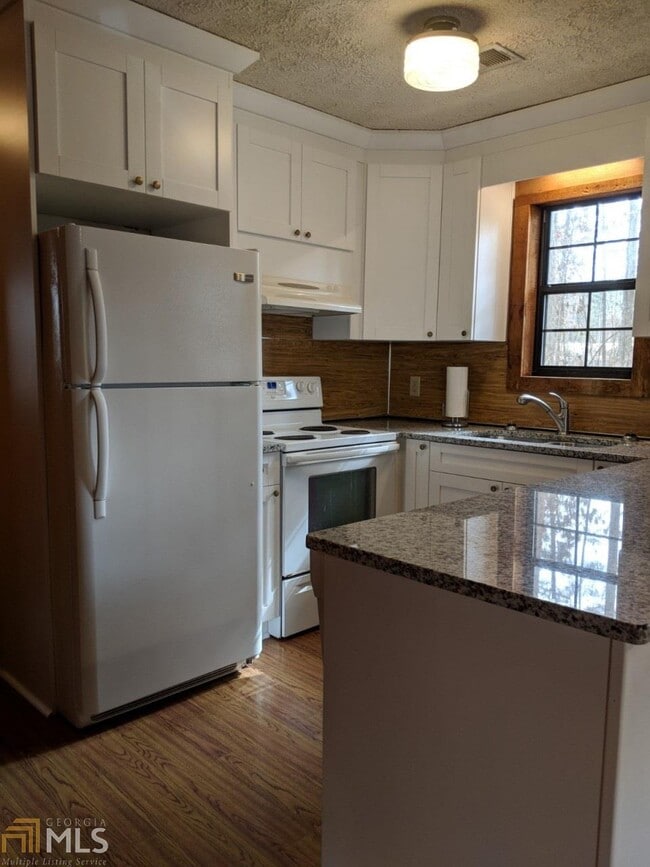 Foto del edificio - 6618 Lanier Islands Pkwy
