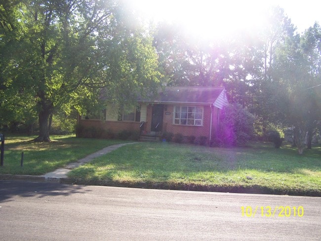 Building Photo - 3919 Redstone Dr