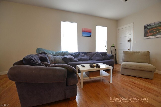 Building Photo - 3 br, 1 bath  - 19 Litchfield St