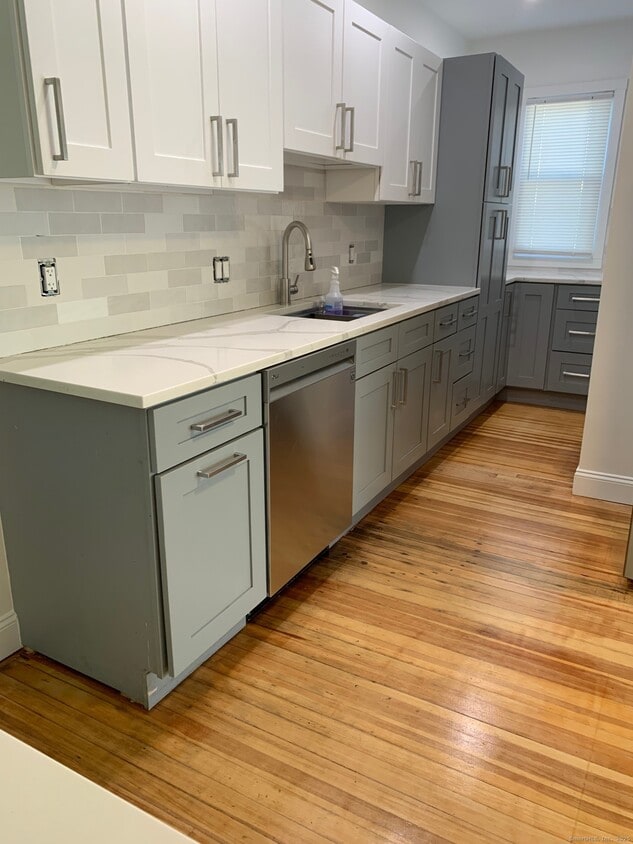 Foto principal - 641 White St