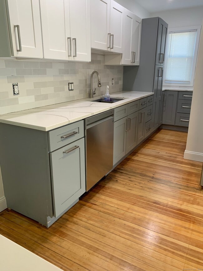 Building Photo - 641 White St