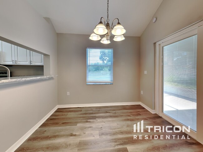 Foto del edificio - 528 Little Lake Ct