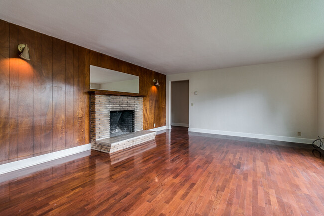 Foto del edificio - 3-Bedroom, 1-Bath duplex In Eugene South H...