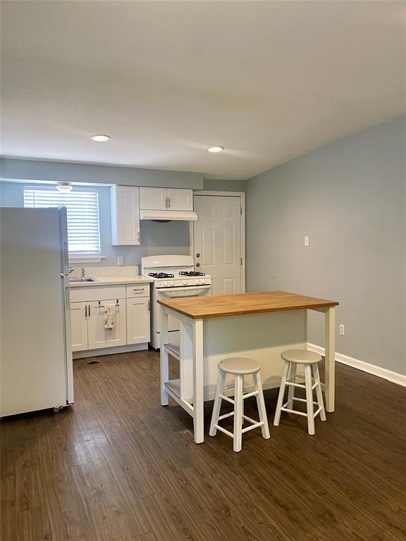 Building Photo - 400 Swanee Dr