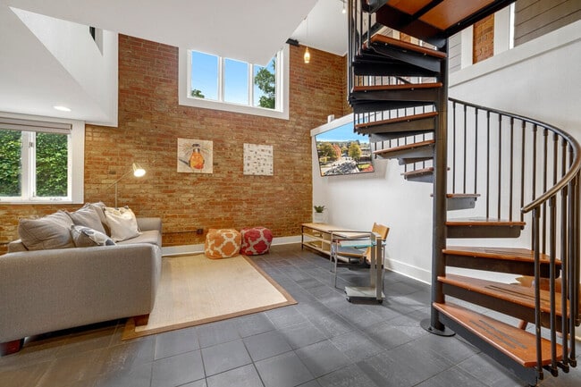 Building Photo - 339 N West Ave