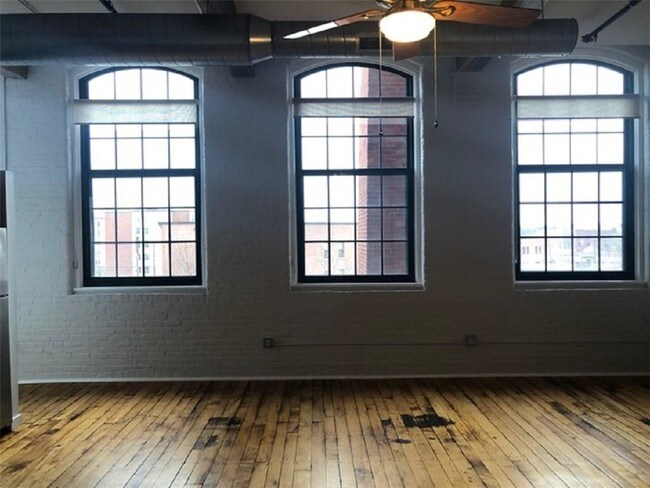 Building Photo - 28 Bayley St