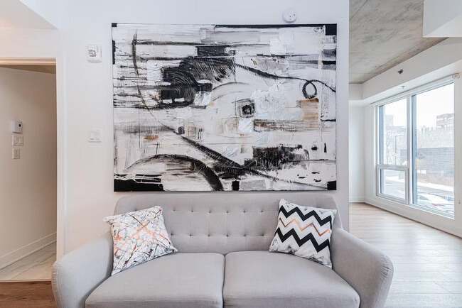 Building Photo - 885 Boul. de Maisonneuve E