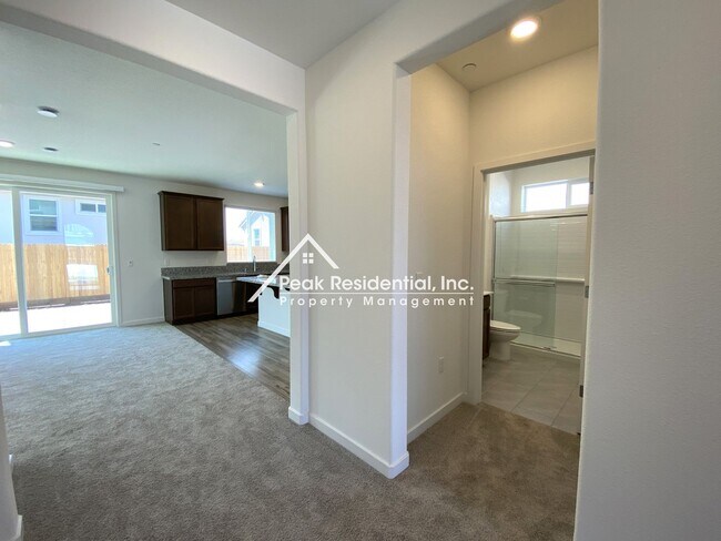 Building Photo - Brand New Folsom 4bd/3ba Home with 2 Car G...