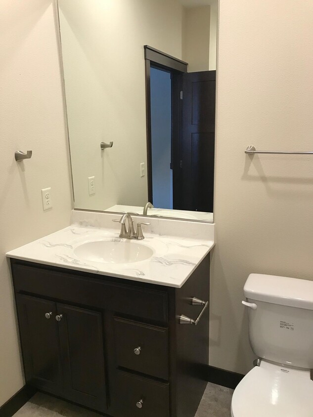 Primary Photo - 1562 Bluestem Blvd