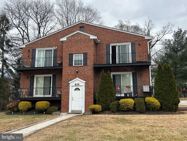 Foto del edificio - 839 Garrett Ln