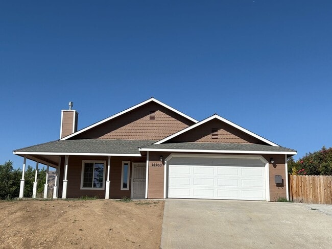 Building Photo - Spacious 3-Bedroom Home in Golden Hills