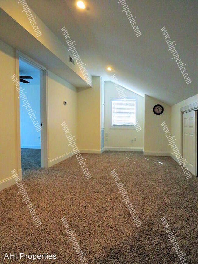 Foto del edificio - 4 br, 3 bath House - 900 Clinton Avenue E