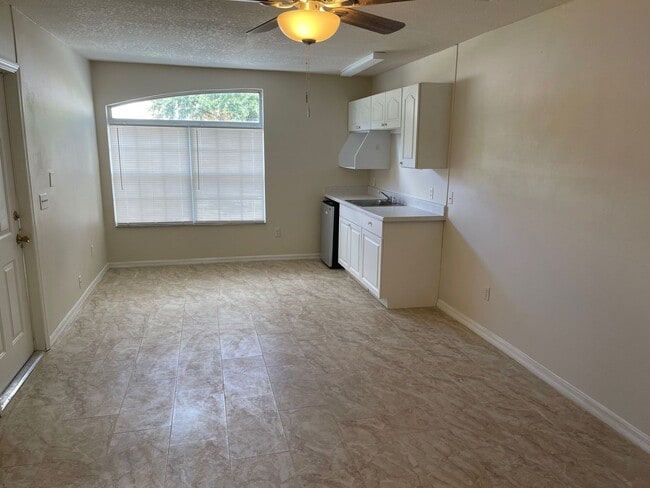 Photo - Studio/Effeciency Apartment