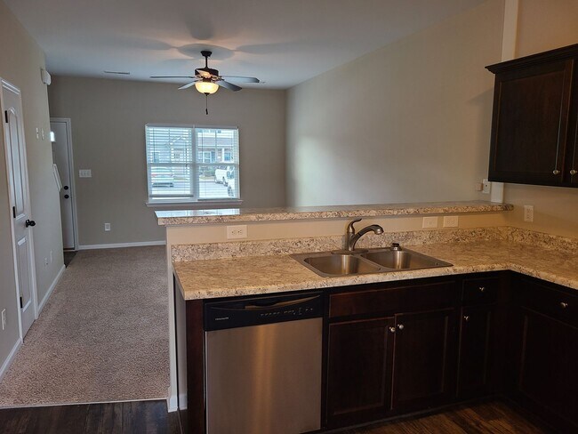 Foto del edificio - 2 Bedroom, 2.5 Bath Townhouse located in S...