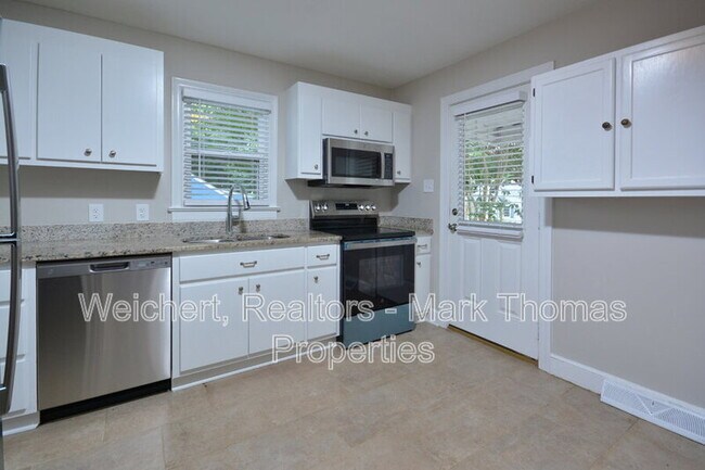 Foto del edificio - 2405 Albany St