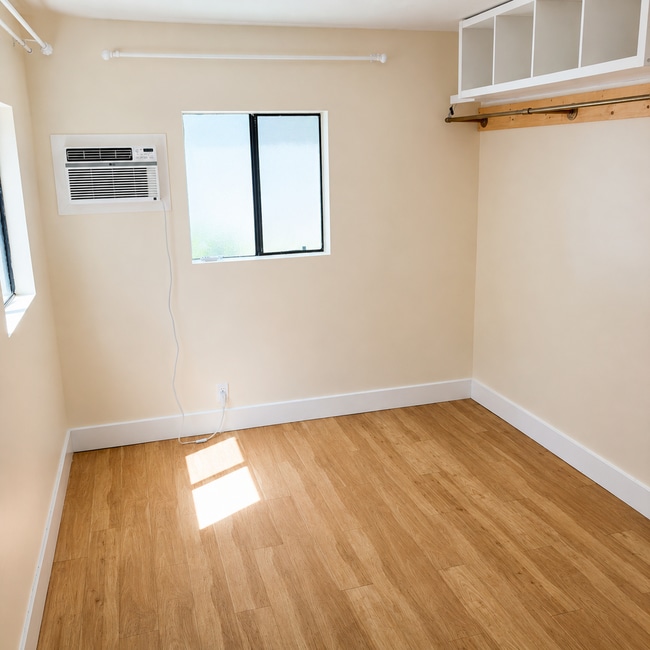 Building Photo - 514 Figueroa