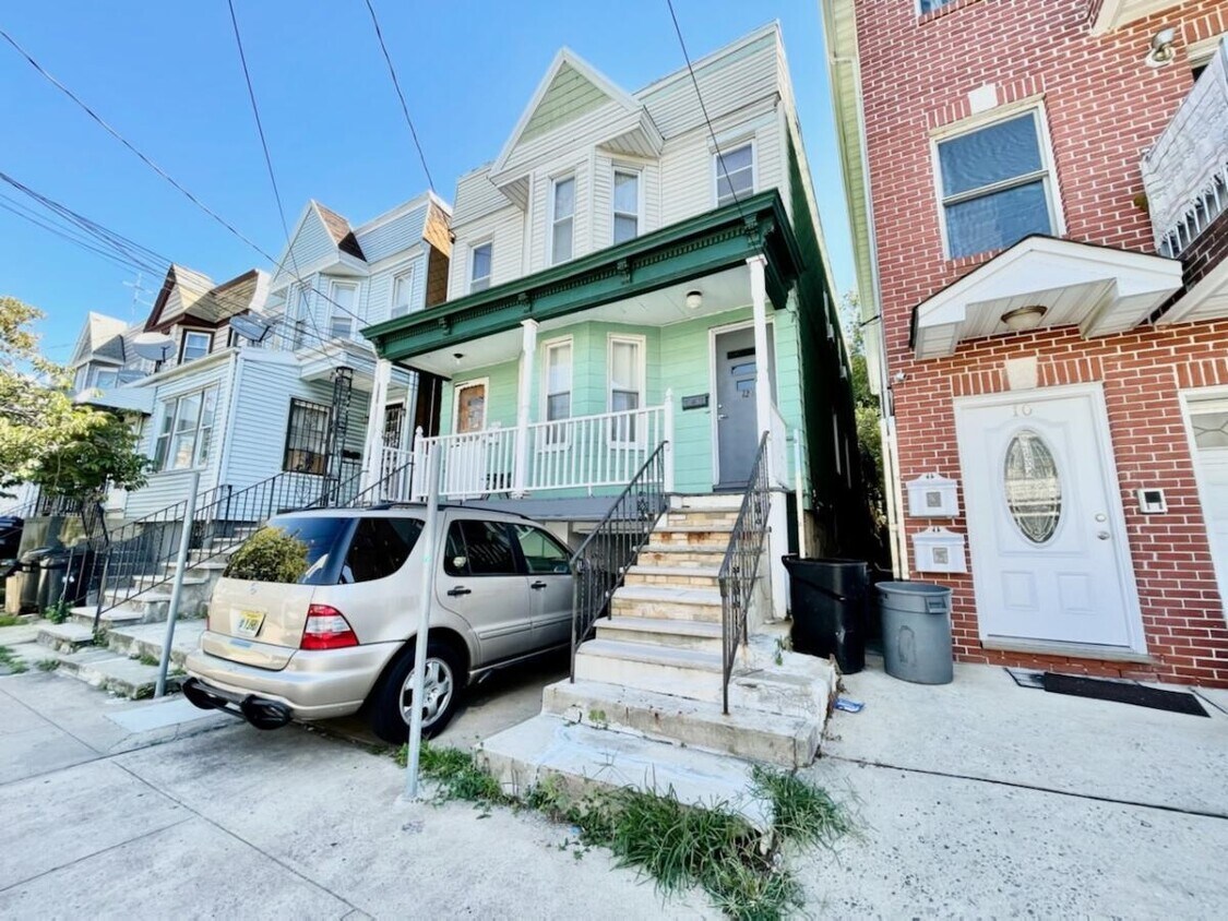 Primary Photo - 12 Van Wagenen Ave