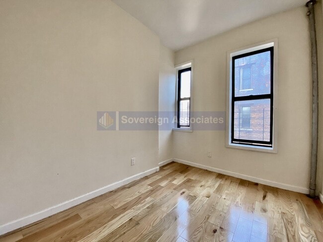 Foto del edificio - 2 Pinehurst Ave