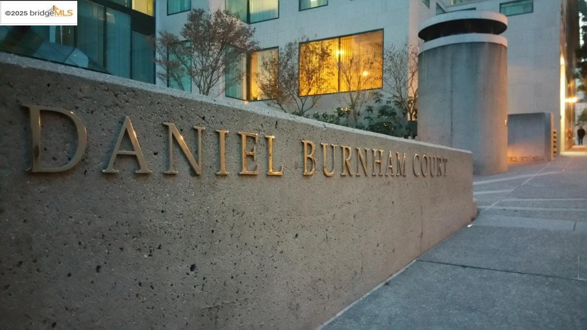 Foto principal - 1 Daniel Burnham Ct