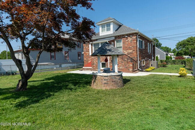 Building Photo - 13 Fisher Ave
