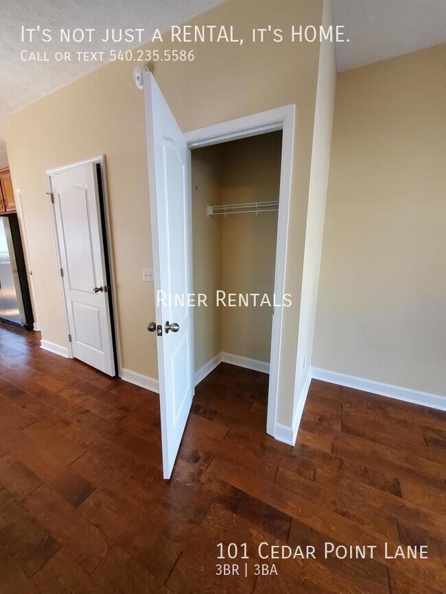 Foto del edificio - 101 Cedar Point Ln