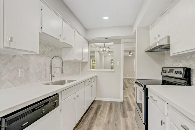 Foto del edificio - 5206 Arboles Dr