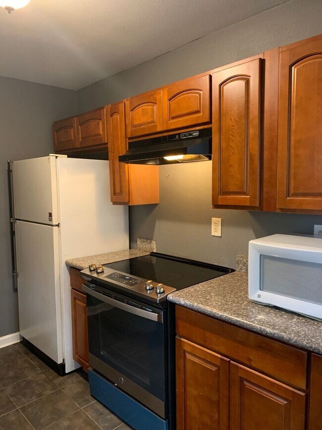 Foto del edificio - Off Burbank on LSU Bus route/ free rent!