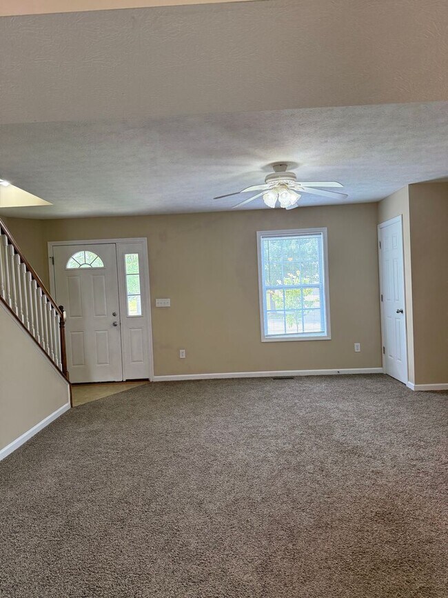 Foto del edificio - 3 bedroom, 2.5 bath townhome