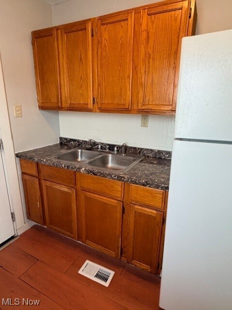 Foto del edificio - 990 Kelly Ave