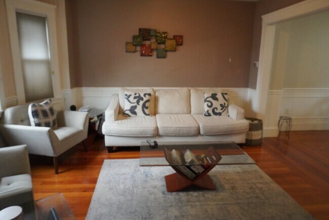 Foto del edificio - 42 Richardson Ave