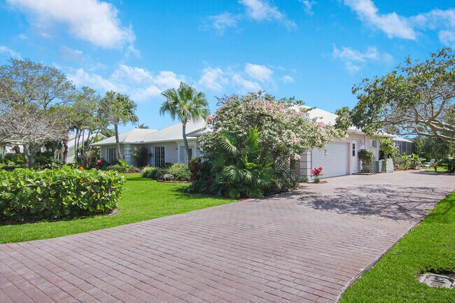 Building Photo - 22 SE Turtle Creek Dr