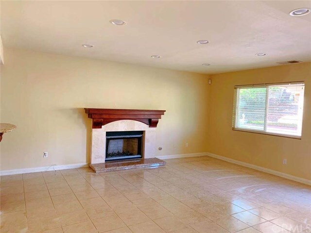 Foto del edificio - 8156 Hillside Rd