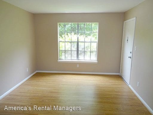 Building Photo - 2 br, 1 bath House - 2001 Montreat Parkway...