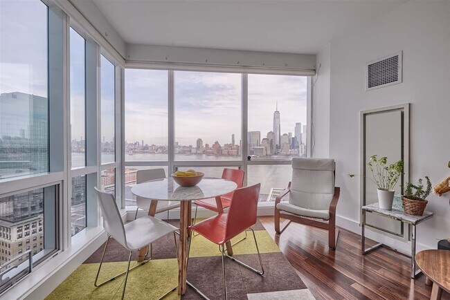 Foto del edificio - 77 Hudson St