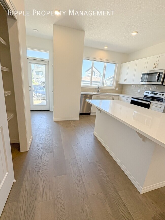 Photo du bâtiment - 50% OFF YOUR FIRST MONTHS RENT! AMAZING SP...