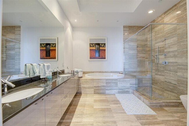 Foto del edificio - 15901 Collins Ave