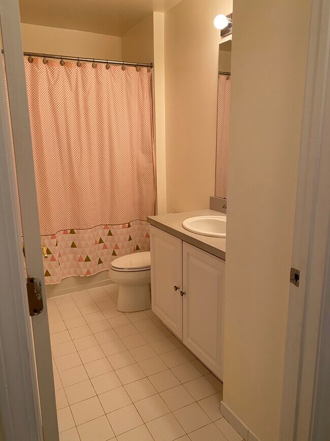 Building Photo - 518 Coventry Dr