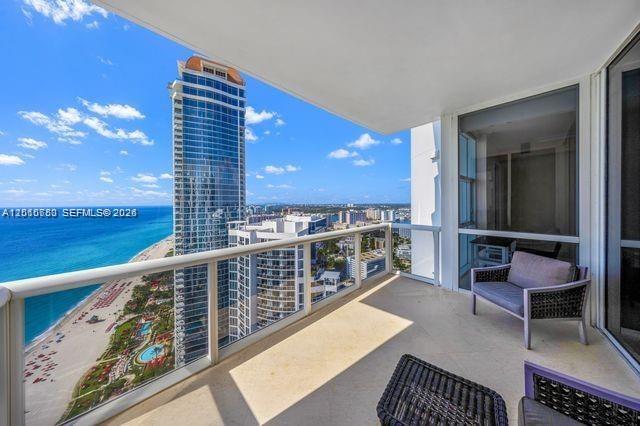 Foto del edificio - 18101 Collins Ave