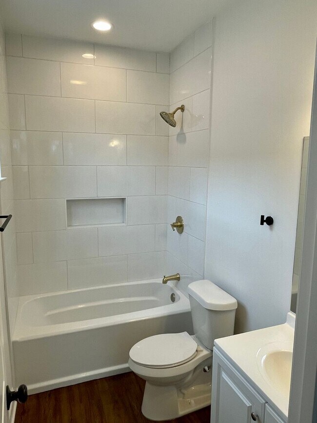 Foto del edificio - Newly Renovated 2BD/2.5BA with covered Driveway and Backyard