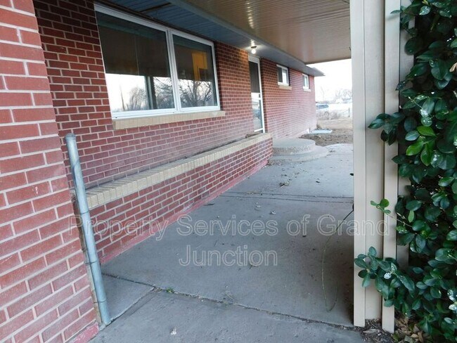 Foto del edificio - 193 Thompson Rd