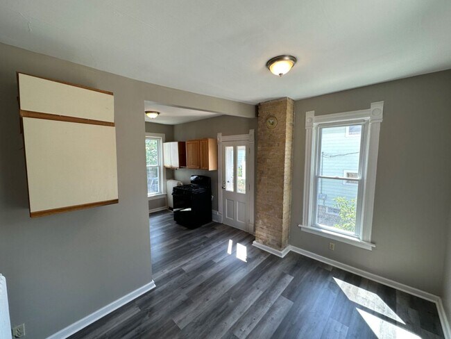 Building Photo - 606 N West Avenue
