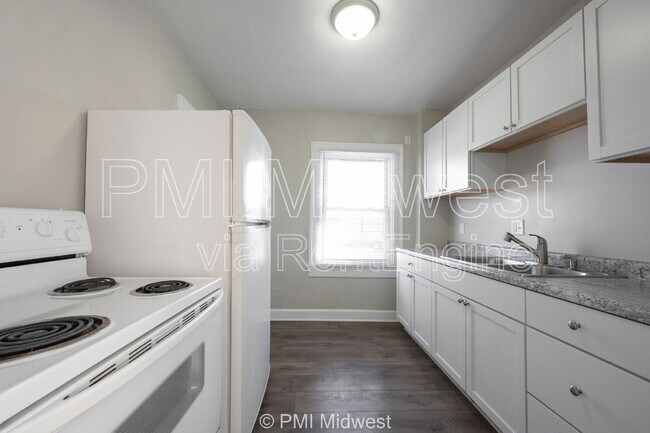 Foto del edificio - 5045 E 10th St