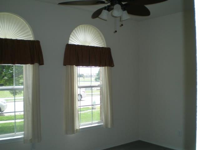 Foto del edificio - 2213 Willow Dr